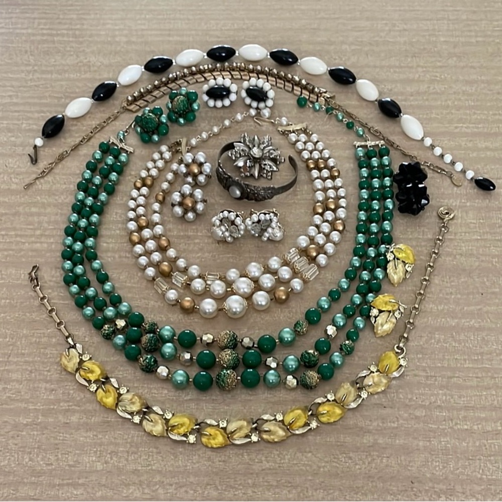Vintage Costume Jewelry Lot Necklaces Earrings 13 Pieces